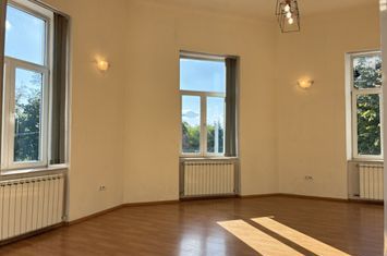Apartamnet ultracentral de vanzare in Oradea anunturi imobiliare Bihor