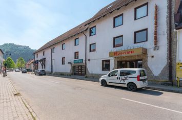 Pensiune Rosenau de vânzare - Afacere la cheie lângă Cetatea Râșnov anunturi imobiliare Brasov