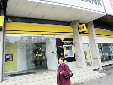 Raiffeisen scumpeşte creditele de consum în lei şi ipotecarele în euro