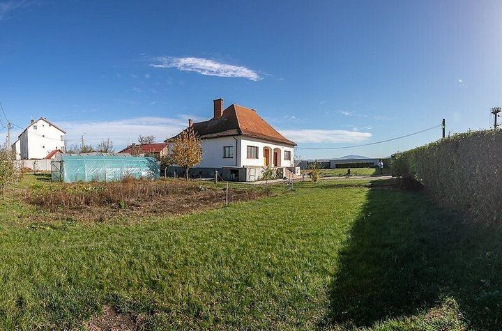 Domeniu de 9000 mp - Ideal pentru Dezvoltare Imobiliară sau Business de Lux! anunturi imobiliare Brasov