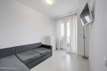 Apartament unic cu etaj, baie matrimoniala si balcon generos - 0% comision anunturi imobiliare Bucuresti