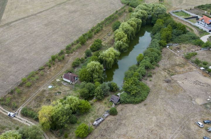 Teren de 7900 mp cu baltă de pescuit în Frumușeni anunturi imobiliare Arad