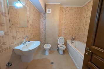 Apartament 3 camere de inchiriat BACAU - Bacau anunturi imobiliare Bacau