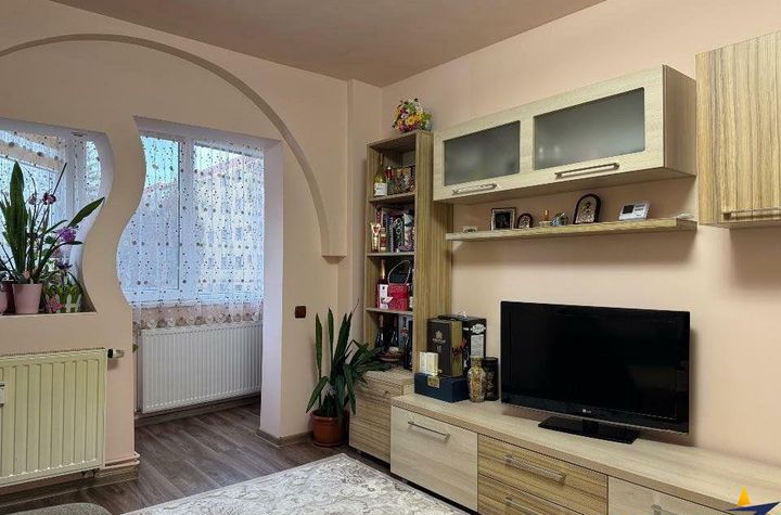 Apartament 3 camere de vanzare TRACTORUL - Brasov anunturi imobiliare Brasov