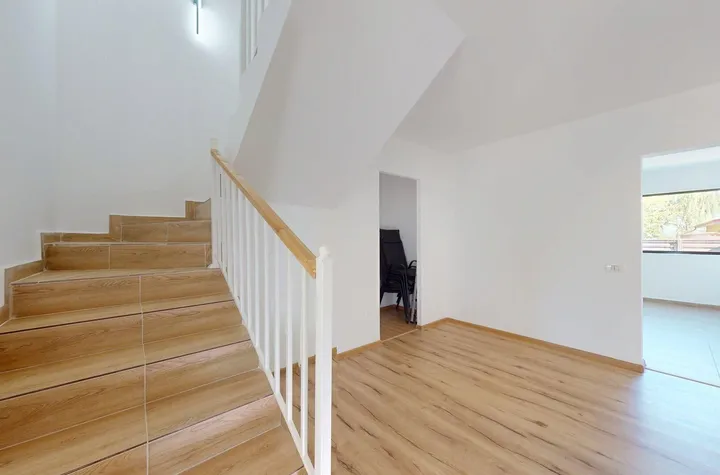 Casa Duplex cu 3 dorm.+ Dressing + Panouri Solare! Cu 2 intrari! anunturi imobiliare Bucuresti