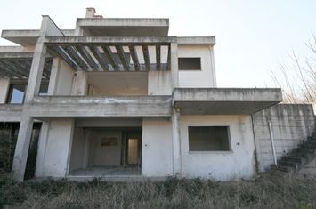 Mezonetă 3 niveluri, 400 mp în Σέρρες anunturi imobiliare Grecia