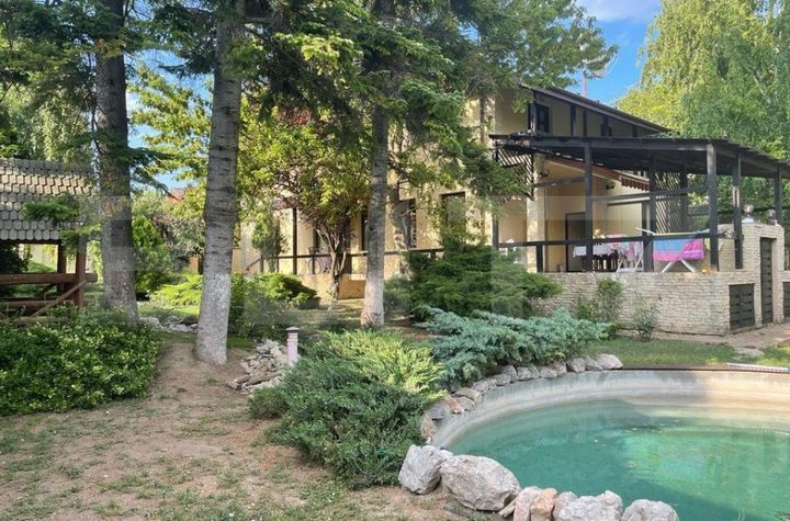 Vilă - 6 camere de vanzare IASI - Iasi anunturi imobiliare Iasi