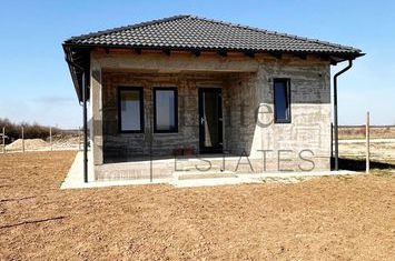 Casa cu 3 camere de vânzare în Cihei anunturi imobiliare Bihor