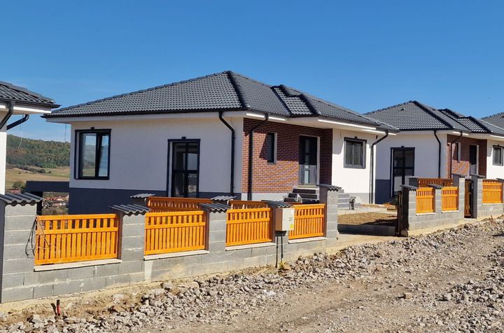 Casa 4 camere,120mp,504mp și 900 mp teren, 0%comision anunturi imobiliare Mures