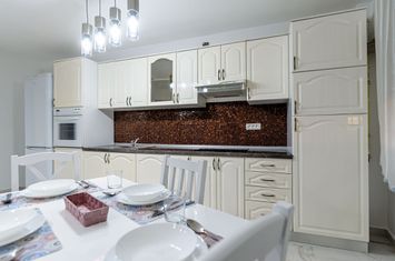 Apartament modern -3 camere, zona Intim anunturi imobiliare Arad