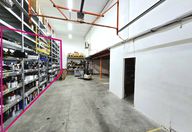 1.400 €, Spațiu industrial