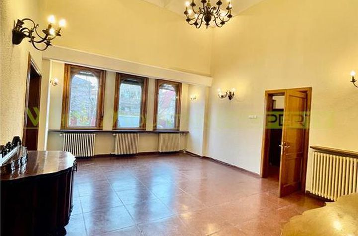 Vilă - 6 camere de inchiriat CASIN - Bucuresti anunturi imobiliare Bucuresti