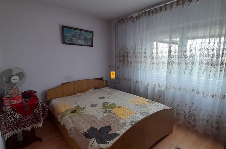 Apartament 3 camere de vanzare 9 MAI - Prahova anunturi imobiliare Prahova