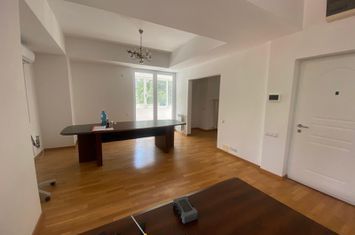 Inchiriere apartament hochparter trei camere imobil 2000 Cotroceni ideal birouri anunturi imobiliare Bucuresti