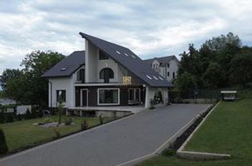 Vilă - 11 camere de vanzare IPOTESTI - Suceava anunturi imobiliare Suceava