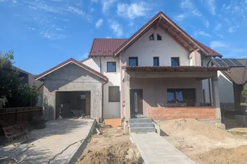 Vilă - 4 camere de vanzare BACAU - Bacau anunturi imobiliare Bacau