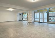 250.000 €, Spațiu comercial