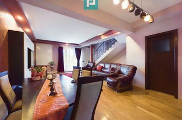 Vilă spațioasă cu 8 camere, Grădiște anunturi imobiliare Arad