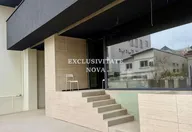 550.000 €, Spațiu comercial