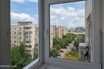 Sebastian - La Parc, Decomandata, Bloc mixt 2001, 38 mp, Etaj 8 din 8 anunturi imobiliare Bucuresti