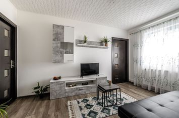 Apartament 3 camere de vanzare CONFECTII - Arad anunturi imobiliare Arad
