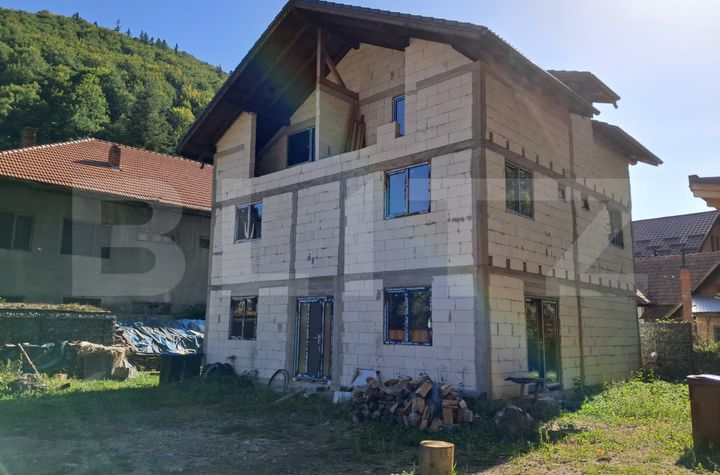 Vilă - 8 camere de vanzare VALEA IERII - Cluj anunturi imobiliare Cluj