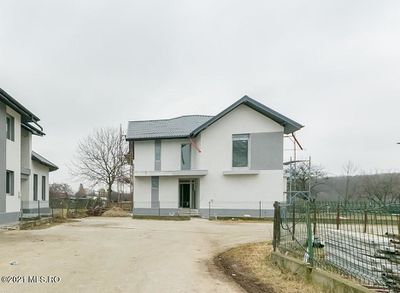 Casă 5 camere 170 mp