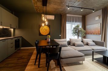 Apartament 3 camere de inchiriat EAS Clujului Oradea cu terasa 44 mp anunturi imobiliare Bihor