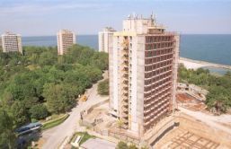 Constructiile "au inghetat" si pe litoral