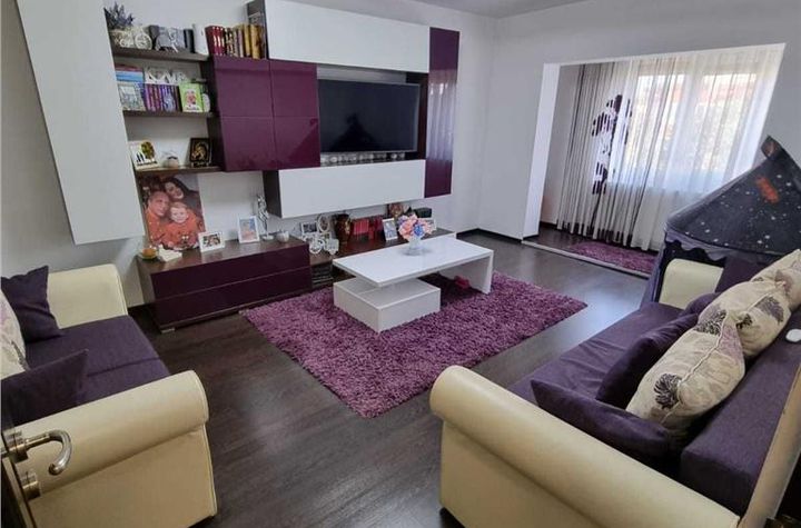 Apartament 3 camere de vanzare CENTRAL - Bacau anunturi imobiliare Bacau