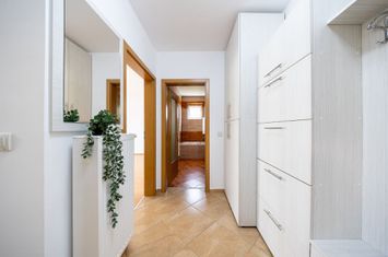 Avangarden Bartolomeu-Apartament 2 camere loc de parcare si boxa. anunturi imobiliare Brasov