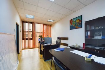 Oportunitate! Clădire de birouri cu chiriași existenți anunturi imobiliare Caras Severin