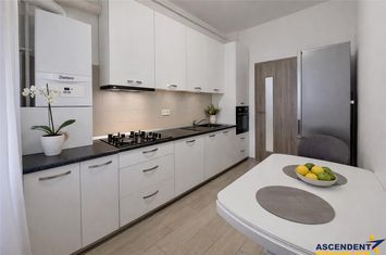 Apartament 2 camere de vanzare TRACTORUL - Brasov anunturi imobiliare Brasov