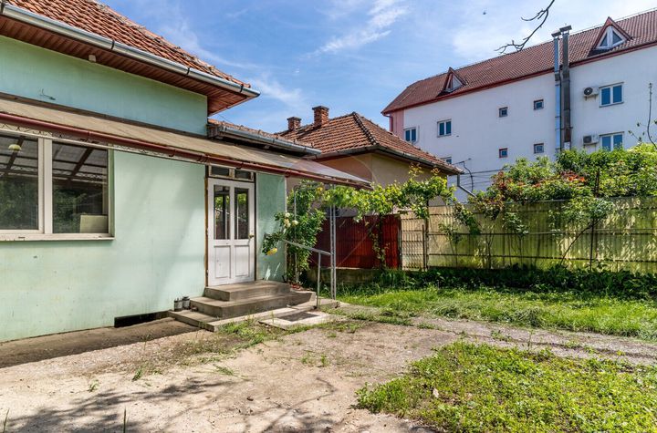 Apartament in casa curte proprie 343 mp - Semicentral - COMISION 0% anunturi imobiliare Cluj