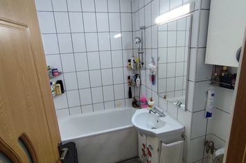 Apartament 3 camere de vanzare CALEA BUCURESTI - Arges anunturi imobiliare Arges