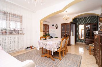 Casă / Vilă cu 3 camere de vânzare în zona Bucium anunturi imobiliare Iasi