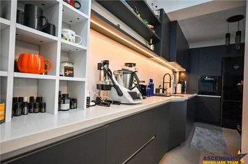 Apartament 3 camere de vanzare TRACTORUL - Brasov anunturi imobiliare Brasov