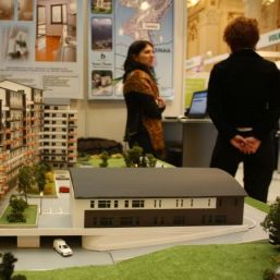 Dezvoltatorii imobiliari ţin cu dinţii de preţuri