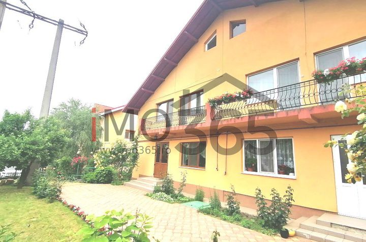 Vilă - 9 camere de vanzare PITESTI - Arges anunturi imobiliare Arges