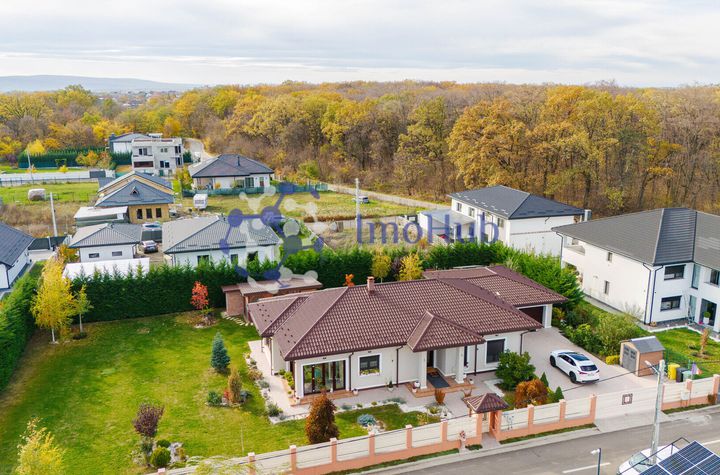 Vila superba, 4 camere, 193 mp, Valea Ursului - la padure anunturi imobiliare Iasi