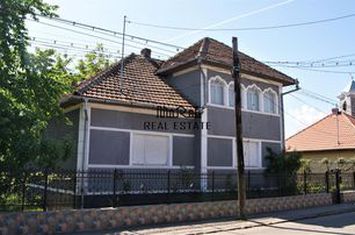 Vilă - 4 camere de vanzare CENTRAL - Hunedoara anunturi imobiliare Hunedoara