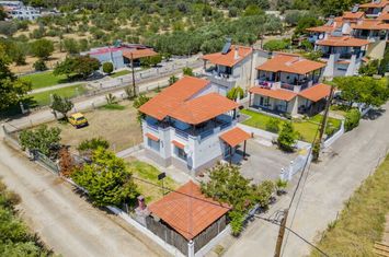 Casă cu 2 nivele, 74,5 mp, la 125 m de mare anunturi imobiliare Grecia