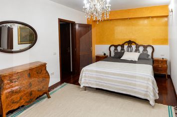 Vilă - 9 camere de vanzare DUMBRAVITA - Timis anunturi imobiliare Timis