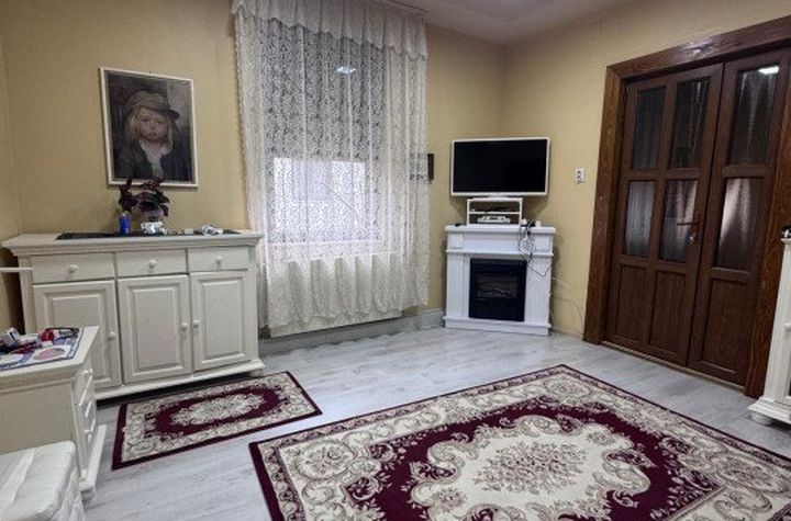 Vilă - 8 camere de vanzare RADAUTI - Suceava anunturi imobiliare Suceava