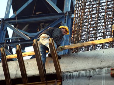 Piaţa construcţiilor a înregistrat o scădere de 4,4% în februarie, faţă de anul trecut