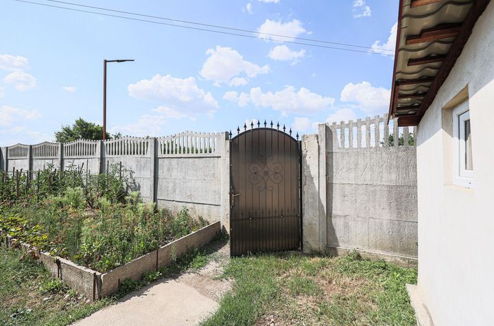 Casă renovată cu 3 camere din cărămidă în Gradiste anunturi imobiliare Arad