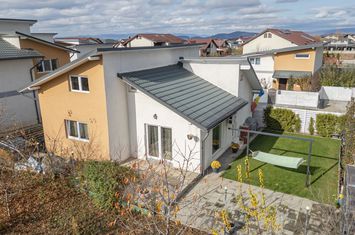Casa semimobilata semiutilata modern cartier Izvor Tarlungeni Brasov anunturi imobiliare Brasov