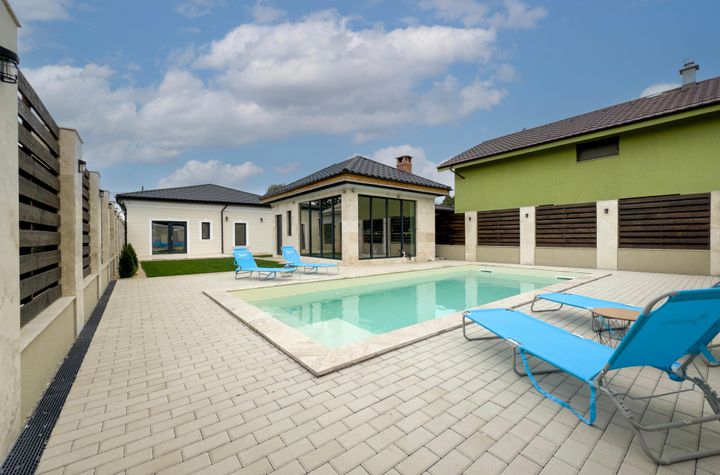 Casă - 4 camere de vanzare CONSTANTA - Constanta anunturi imobiliare Constanta