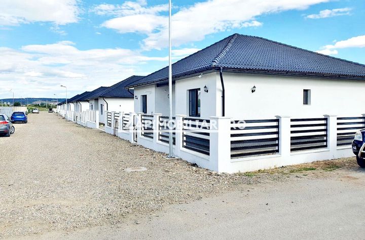 Casă la cheie pe 1 nivel 4 camere 2 băi,145 mp,500 mp teren anunturi imobiliare Mures