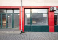 2.000 €, Spațiu comercial